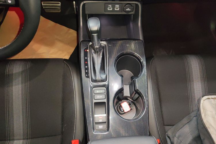 本田 思域 2023款 HATCHBACK 240TURBO CVT极锐版局部细节18