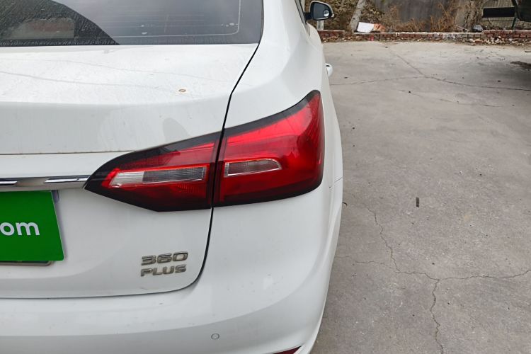 荣威360 2018款 PLUS 1.5L 手动豪华版车身外观9
