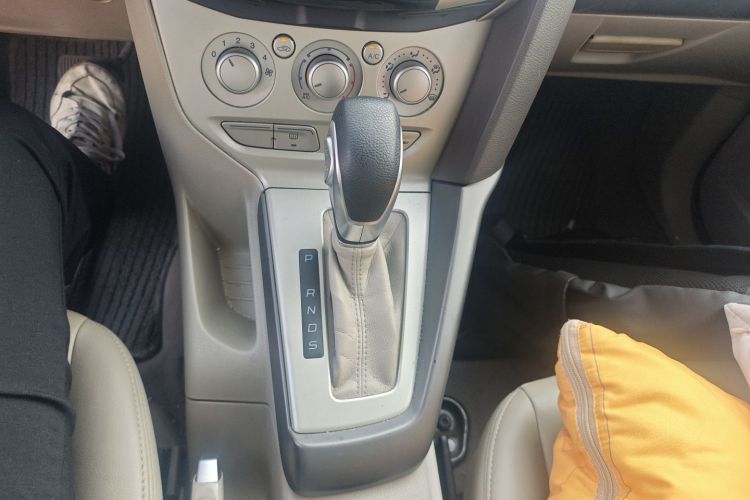 福特 福克斯 2012款 三厢 1.6L 自动舒适型局部细节18