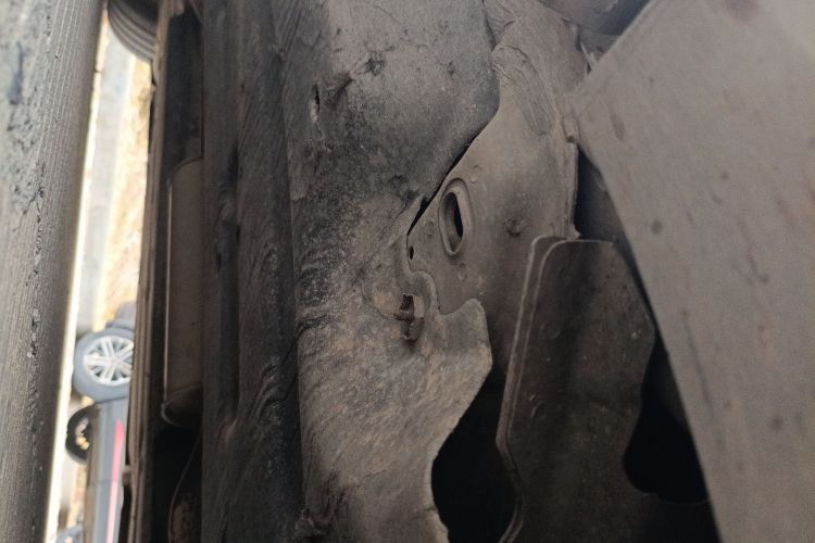 福特 蒙迪欧 2013款 2.0L GTDi200时尚型局部细节9001