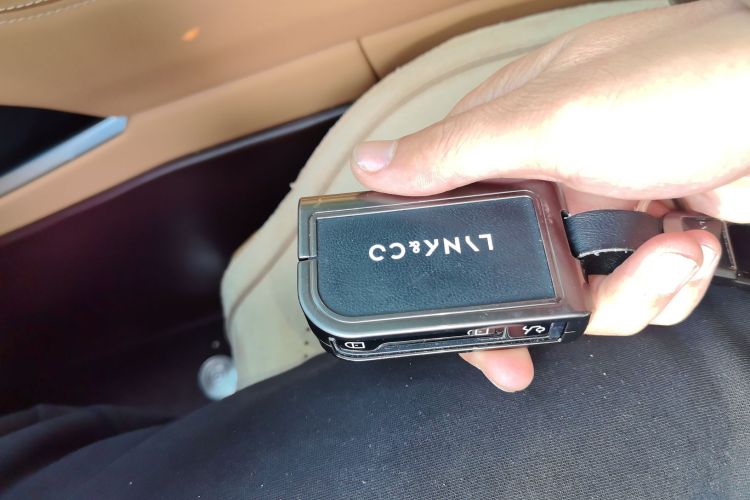 领克09 EM-P 2024款 2.0TD EM-P 四驱HALO 六座中控内饰11