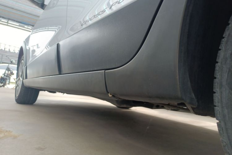 大众 2012款 1.6L Cross Polo AT机舱底盘30