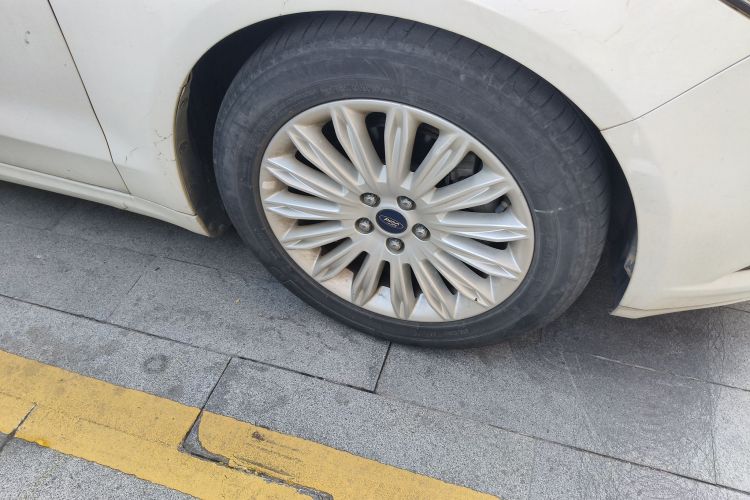 福特 蒙迪欧 2013款 2.0L GTDi200豪华型车身外观10