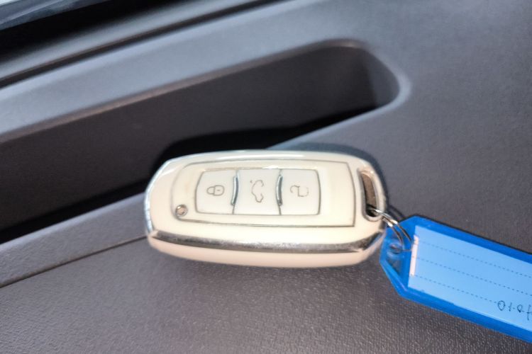 吉利银河 2025款 210km 熊猫骑士中控内饰7001