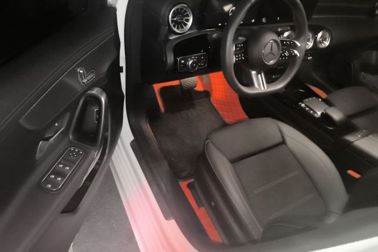 奔驰A级 2023款 A 200 L 时尚型中控内饰20