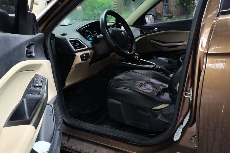 福特 福睿斯 2017款 改款 1.5L 自动舒适型局部细节19