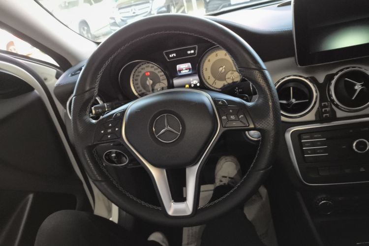 奔驰GLA 2016款 GLA 200 时尚型局部细节13