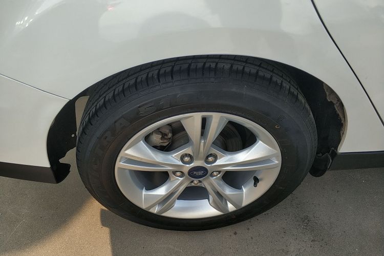 福特 福克斯 2015款 三厢 1.6L 手动舒适型车身外观6008