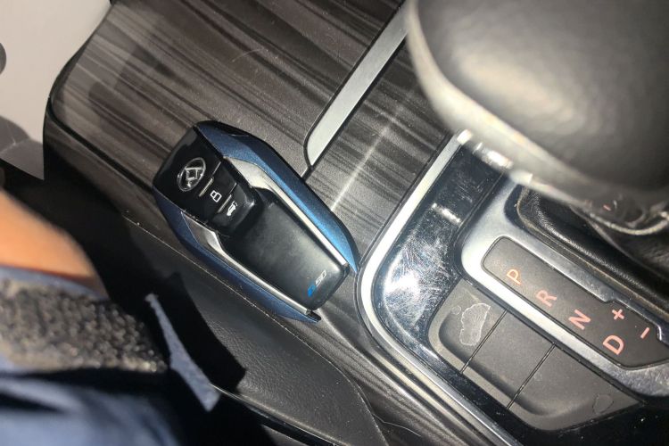 上汽大通MAXUS D90 2017款 2.0T 自动四驱 天狼星中控内饰7001