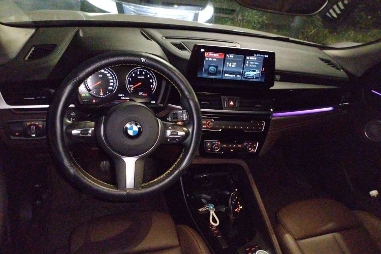 宝马X2 2023款 sDrive25i M越野套装中控内饰13