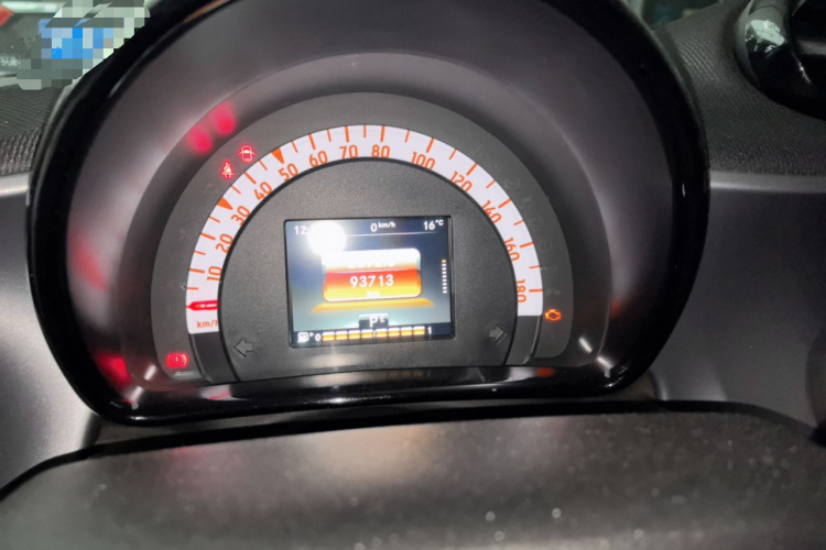 smart forfour 2018款 1.0L 52千瓦激情版中控内饰14