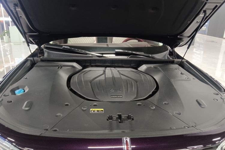 红旗H9 2020款 改款 2.0T 智联旗畅版机舱底盘24