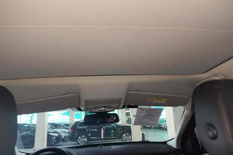 路虎 发现神行 2018款 240PS SE版中控内饰22