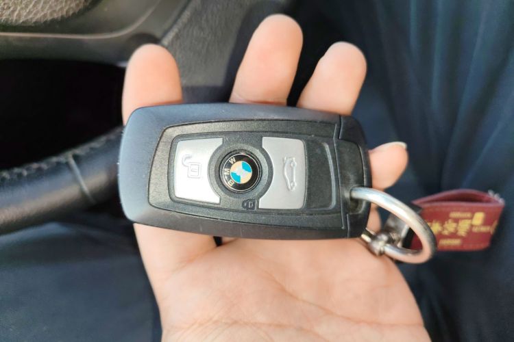 宝马3系 2016款 320Li 进取型中控内饰11