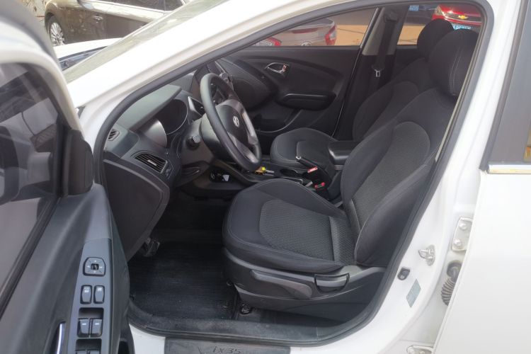北京现代ix35 2015款 2.0L 自动两驱舒适型 国V中控内饰19