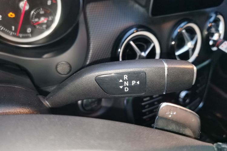 奔驰GLA 2019款 GLA 200 动感型局部细节18