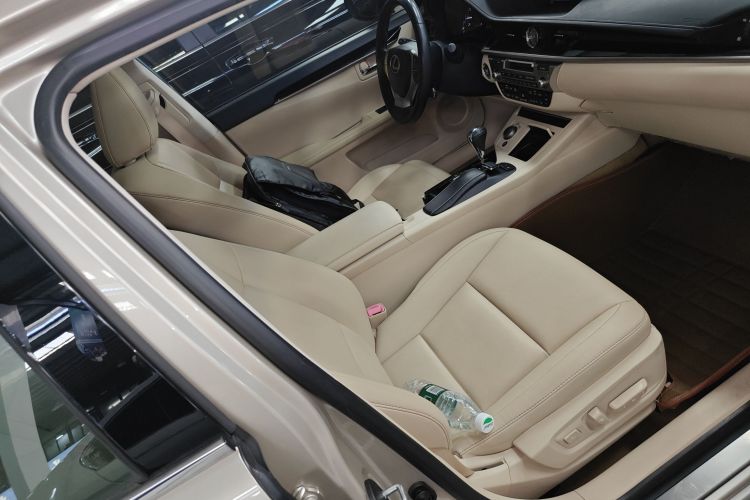 雷克萨斯ES 2013款 250 精英版局部细节41