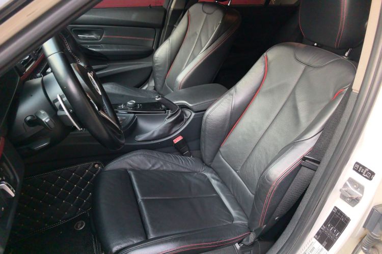 宝马3系 2013款 316i 运动设计套装局部细节19