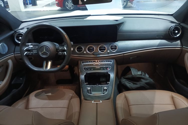 奔驰E级 2021款 E 300 L 运动豪华型中控内饰12