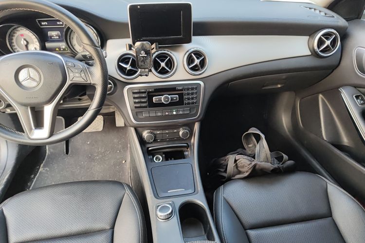 奔驰GLA 2015款 GLA 200 时尚型中控内饰16