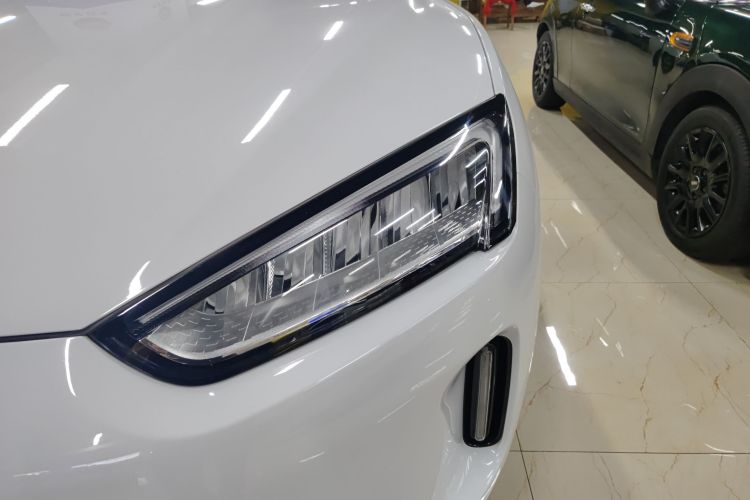 鸿蒙智行 问界M5 2022款 增程四驱性能版车身外观36