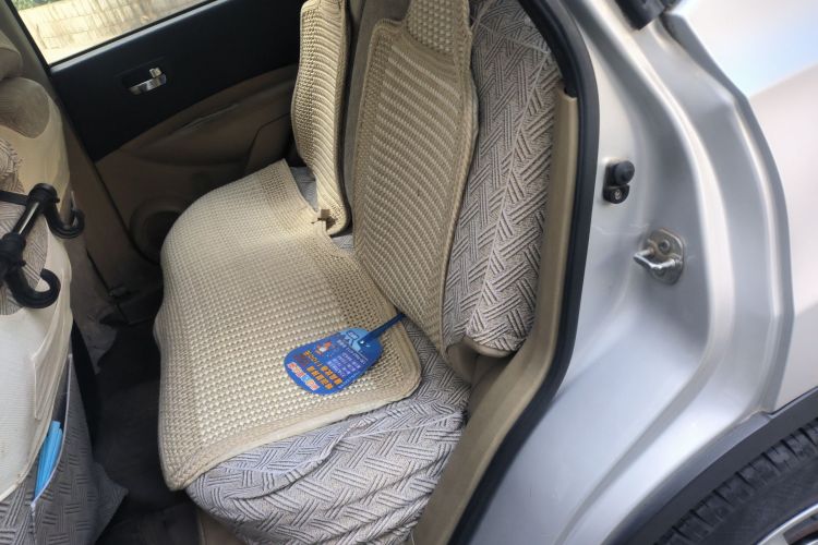 日产 逍客 2012款 1.6XE 风 5MT 2WD中控内饰7004