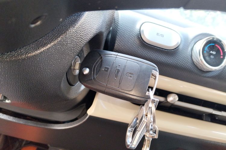 五菱汽车 五菱缤果 2023款 203km 轻享款中控内饰11