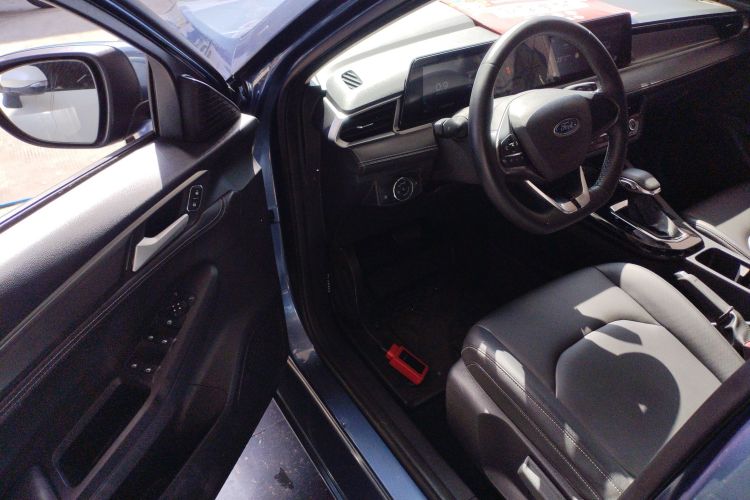 福特 福睿斯 2021款 1.5L 自动钻石版中控内饰20