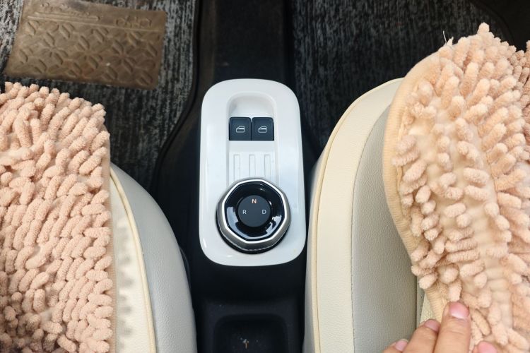 吉利银河 2025款 210km 熊猫骑士中控内饰18