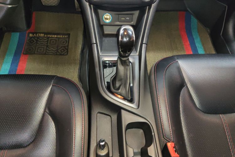 奇瑞 艾瑞泽5 2017款 1.5L CVT豪华版中控内饰18