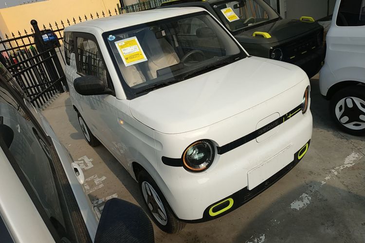 吉利银河 熊猫 2025款 210km 元气熊车身外观3