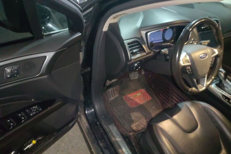 福特 蒙迪欧 2013款 2.0L GTDi240豪华运动型中控内饰7003