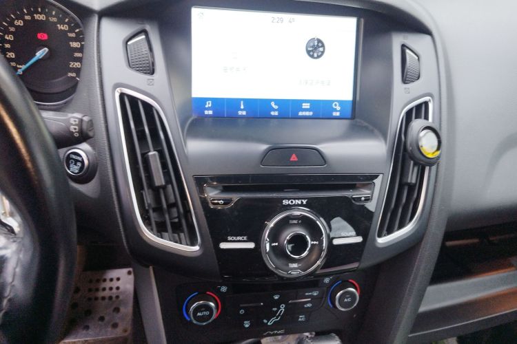 福特 福克斯 2015款 两厢 EcoBoost 180 自动运动型中控内饰16