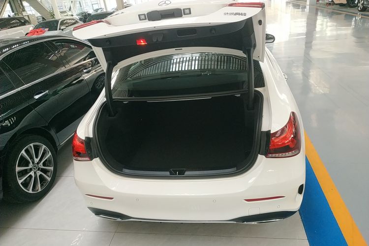 奔驰A级 2020款 A 200 L 运动轿车机舱底盘23