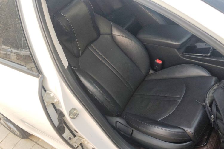 起亚K5 2016款 2.0L 自动LUX局部细节41