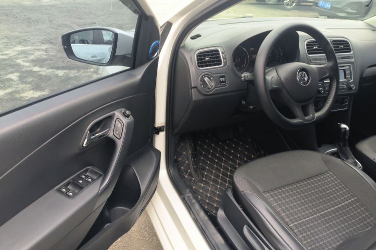 大众 Polo 2014款 1.6L 自动舒适版中控内饰7003