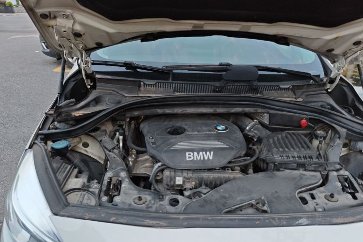 宝马2系多功能旅行车 2015款 218i 运动设计套装局部细节9006