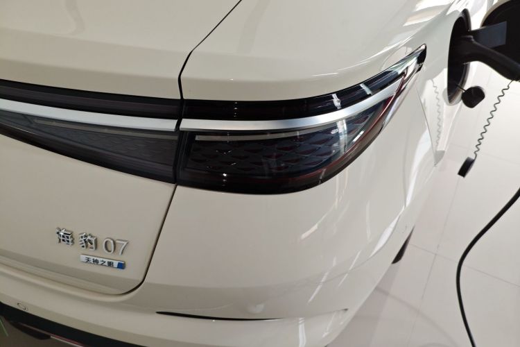 比亚迪 海豹07 DM-i 2025款 智驾版 DM-i 1.5L 125km 尊贵型车身外观6006