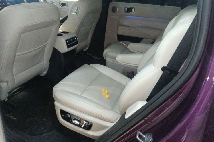 理想汽车 理想L8 2023款 Max中控内饰7004