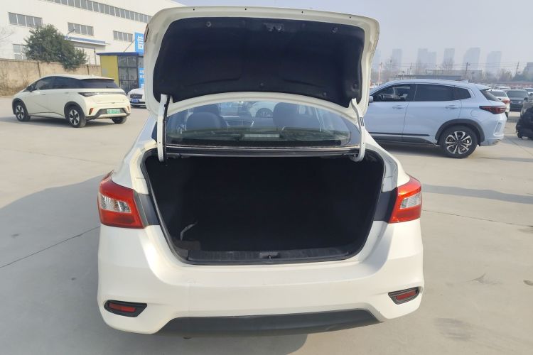 日产 轩逸 2022款 经典 1.6XE CVT舒适版机舱底盘23