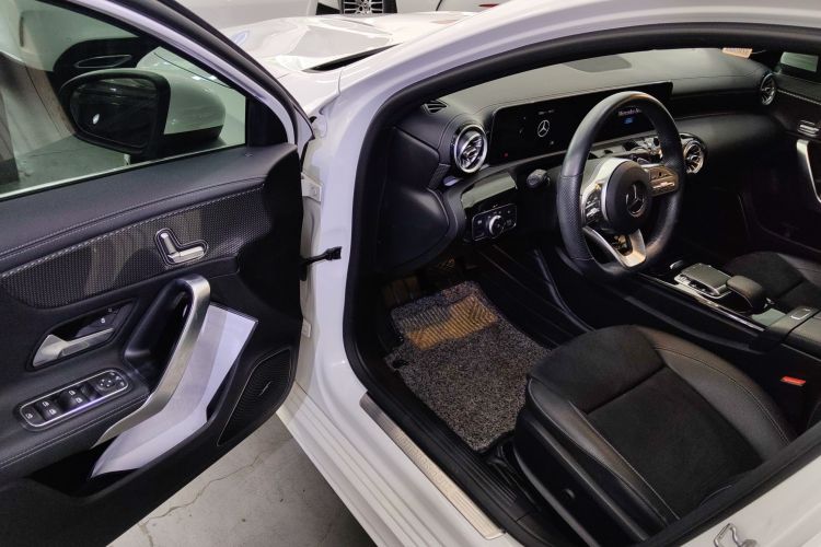 奔驰A级 2020款 A 200 L 运动轿车中控内饰20