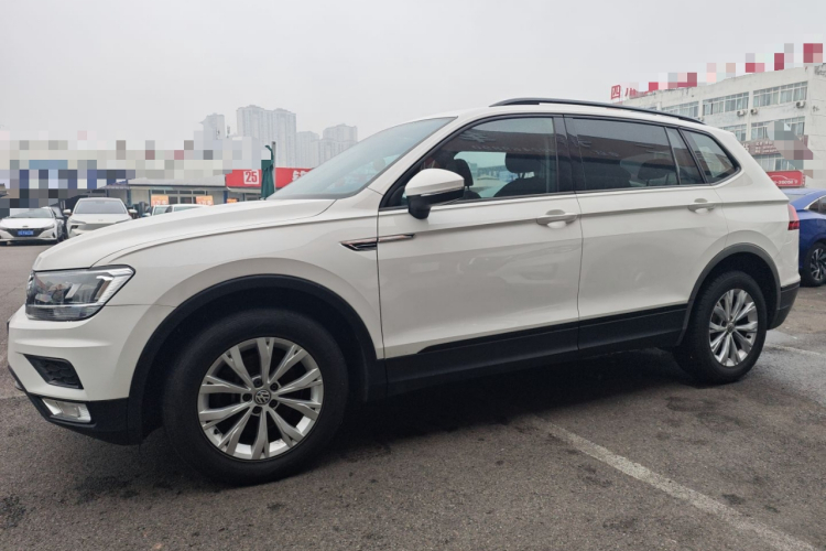 大众 途观L 2017款 330TSI 自动两驱风尚版车身外观4