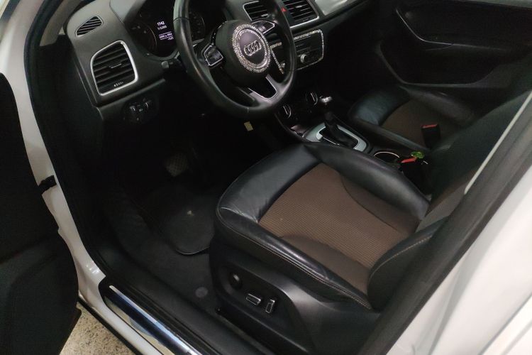 奥迪Q3 2018款 30周年年型 30 TFSI 时尚型中控内饰19