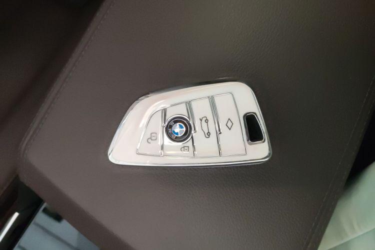 宝马3系 2023款 320Li M运动套装中控内饰7001