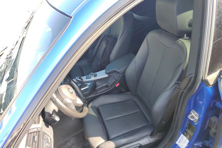 宝马3系GT 2018款 320i M运动型中控内饰19