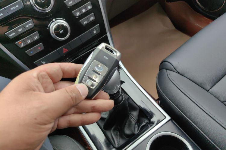 哈弗H2 2014款 1.5T 手动两驱精英版中控内饰7001