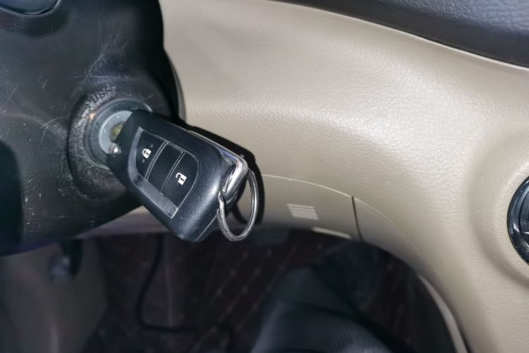 丰田 汉兰达 2012款 2.7L 两驱5座运动版中控内饰11