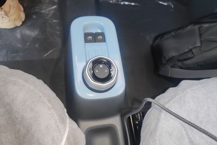 吉利银河 2024款 熊猫mini 200km 耐力熊中控内饰18