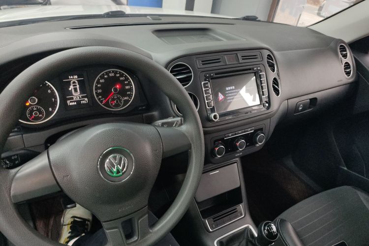 大众 途观 2016款 300TSI 手动两驱风尚版中控内饰12