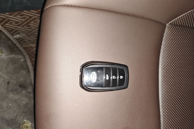 丰田 锋兰达 2023款 2.0L CVT精英版中控内饰11